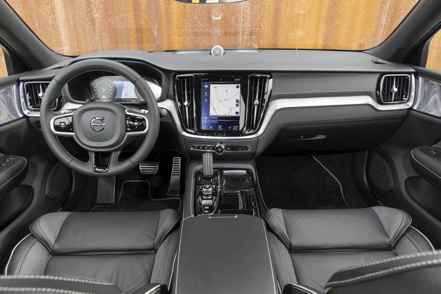Торпедо Volvo S60 T8 Polestar Engineered 2018 года  (WW) (фото 23 из 51)